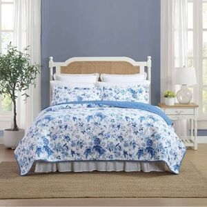 FULL/QUEEN Floral Blue and White Bedding Set NWT